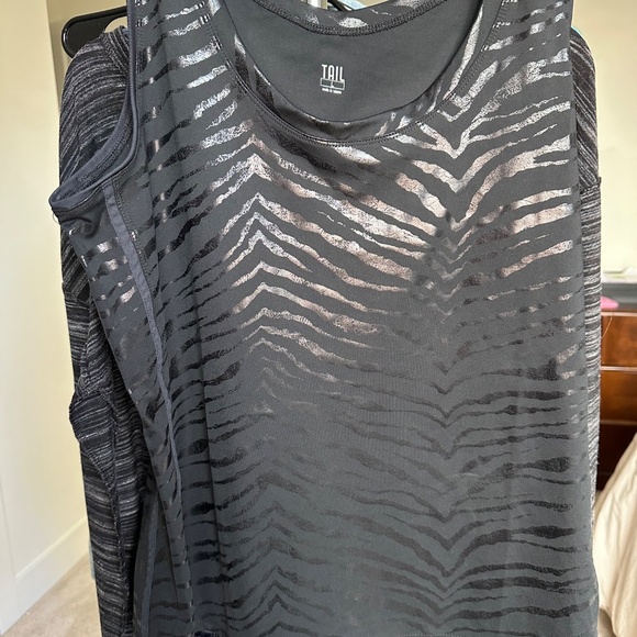 Tail Tennis Shirt Fun Metallic Animal Print Tone on Tone Black Light New - Picture 4 of 7